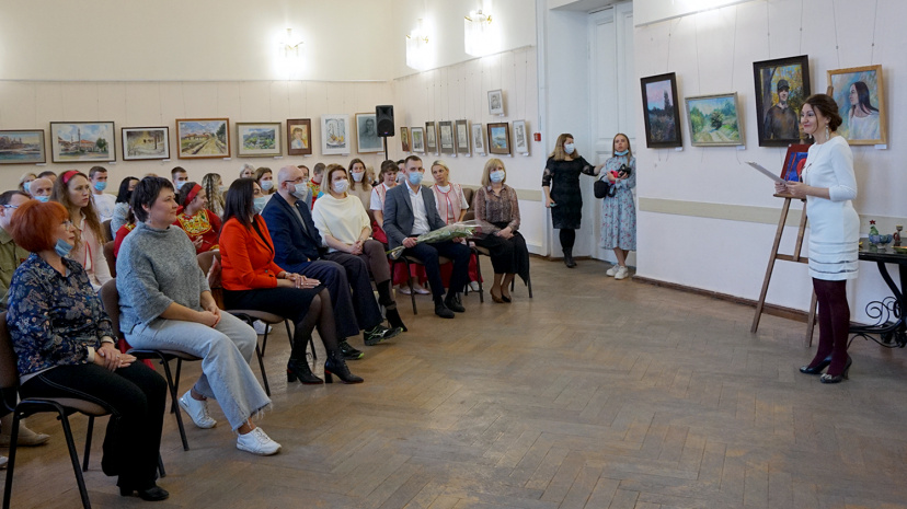 В Таганроге открылась выставка творчества инвалидов с ментальными нарушениями «Наивное счастье»
