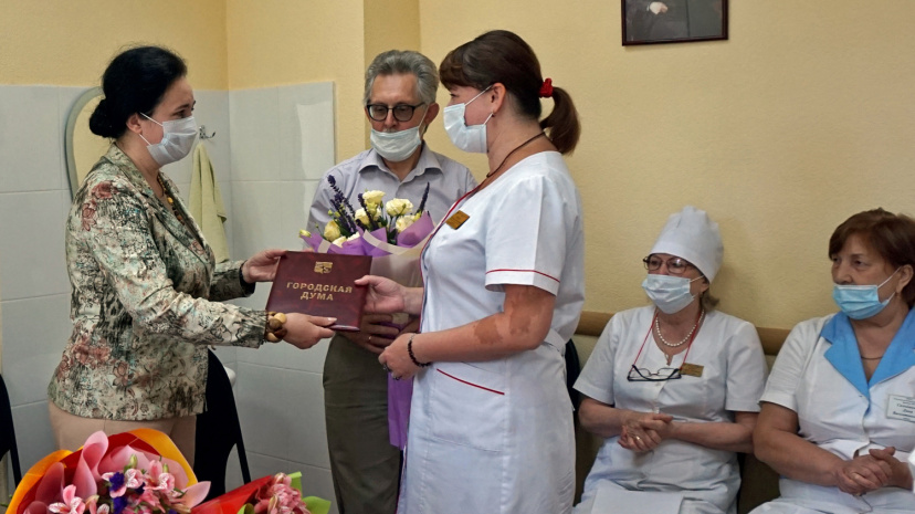 Депутаты поздравили таганрогских медиков