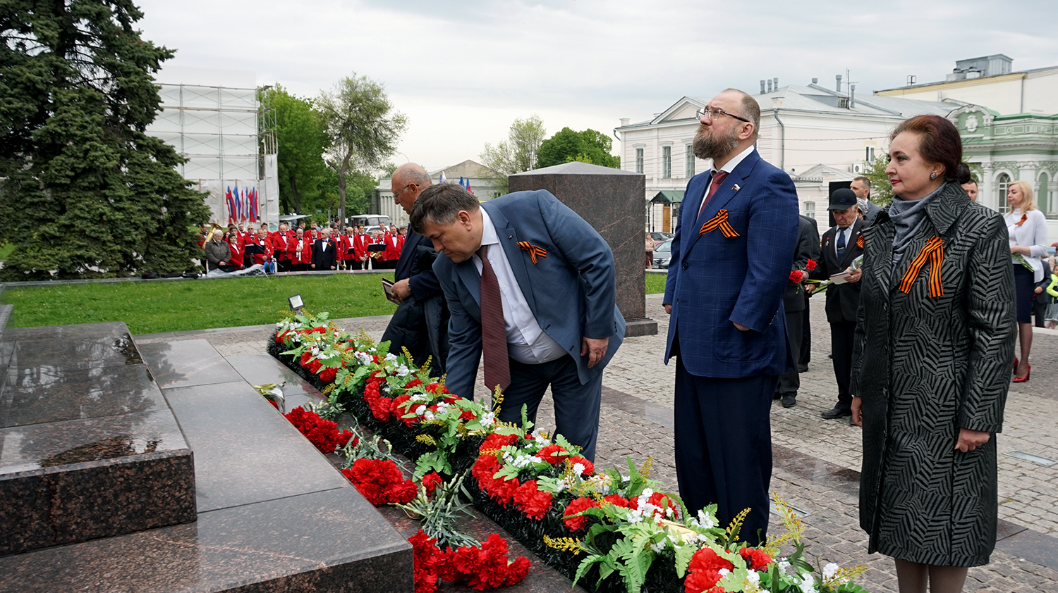 В Таганроге возложили цветы к стеле «Город воинской славы»