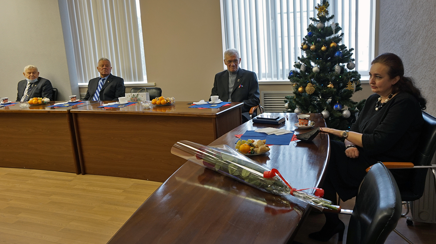 Инна Титаренко встретилась с Почетными гражданами Таганрога