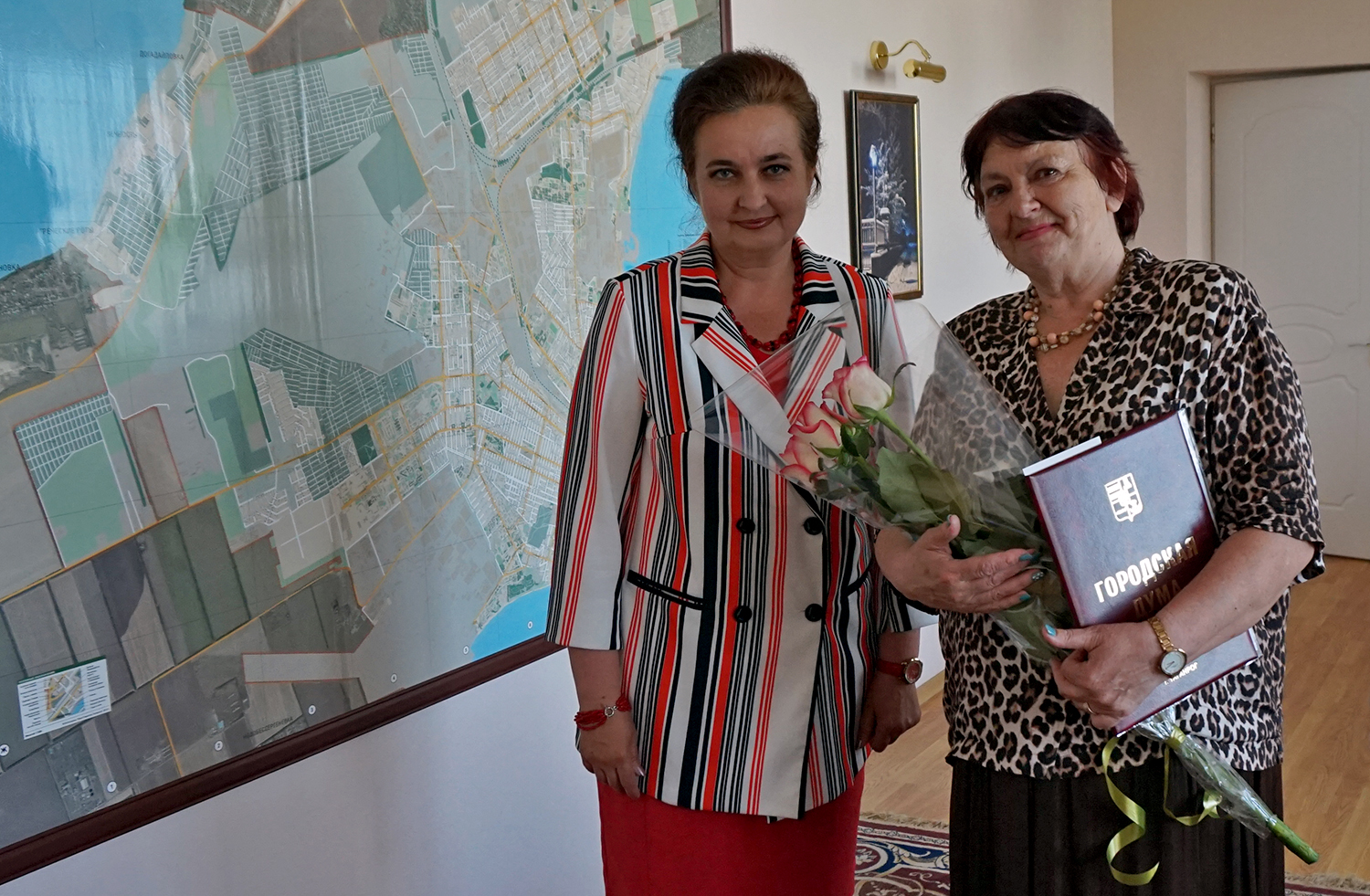 Елене Чеховой вручена Почётная грамота Городской Думы