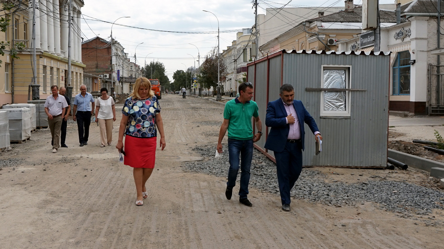 Депутаты ознакомились с ходом работ на ул. Петровской