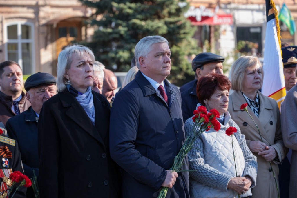 1001230962.jpg 1001230962.jpg